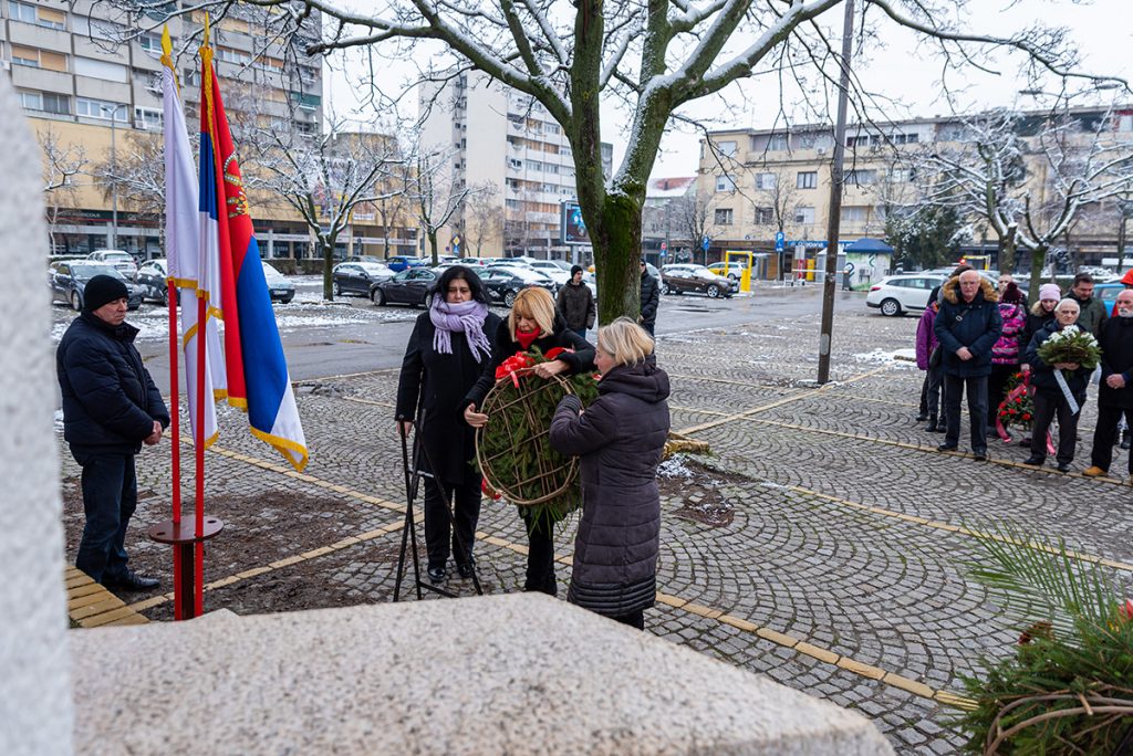 spomenik zitni trg zrenjanin 015 copy